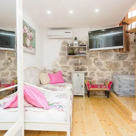 Dalmatinisches Haus In Der Altstadt Von By Interhome Prázdninový dům